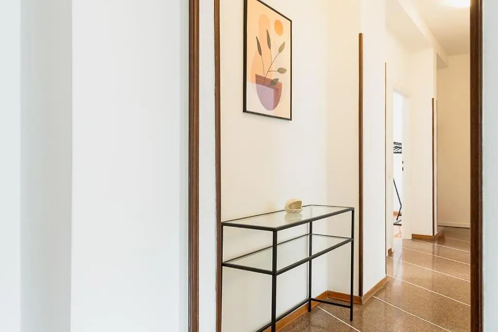 3 Bedroom Beautiful Lake View Near Como Center 意大利